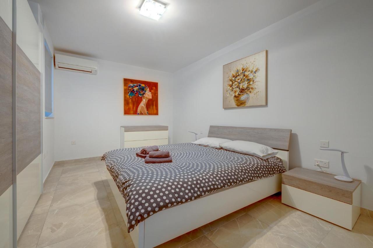 Marvellous 3Br Apartment In Central St Julians Saint Julian's ภายนอก รูปภาพ