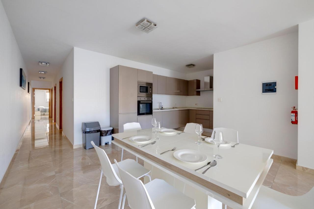 Marvellous 3Br Apartment In Central St Julians Saint Julian's ภายนอก รูปภาพ