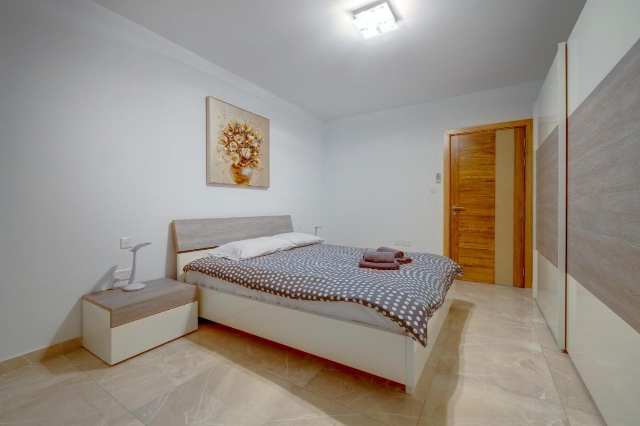 Marvellous 3Br Apartment In Central St Julians Saint Julian's ภายนอก รูปภาพ