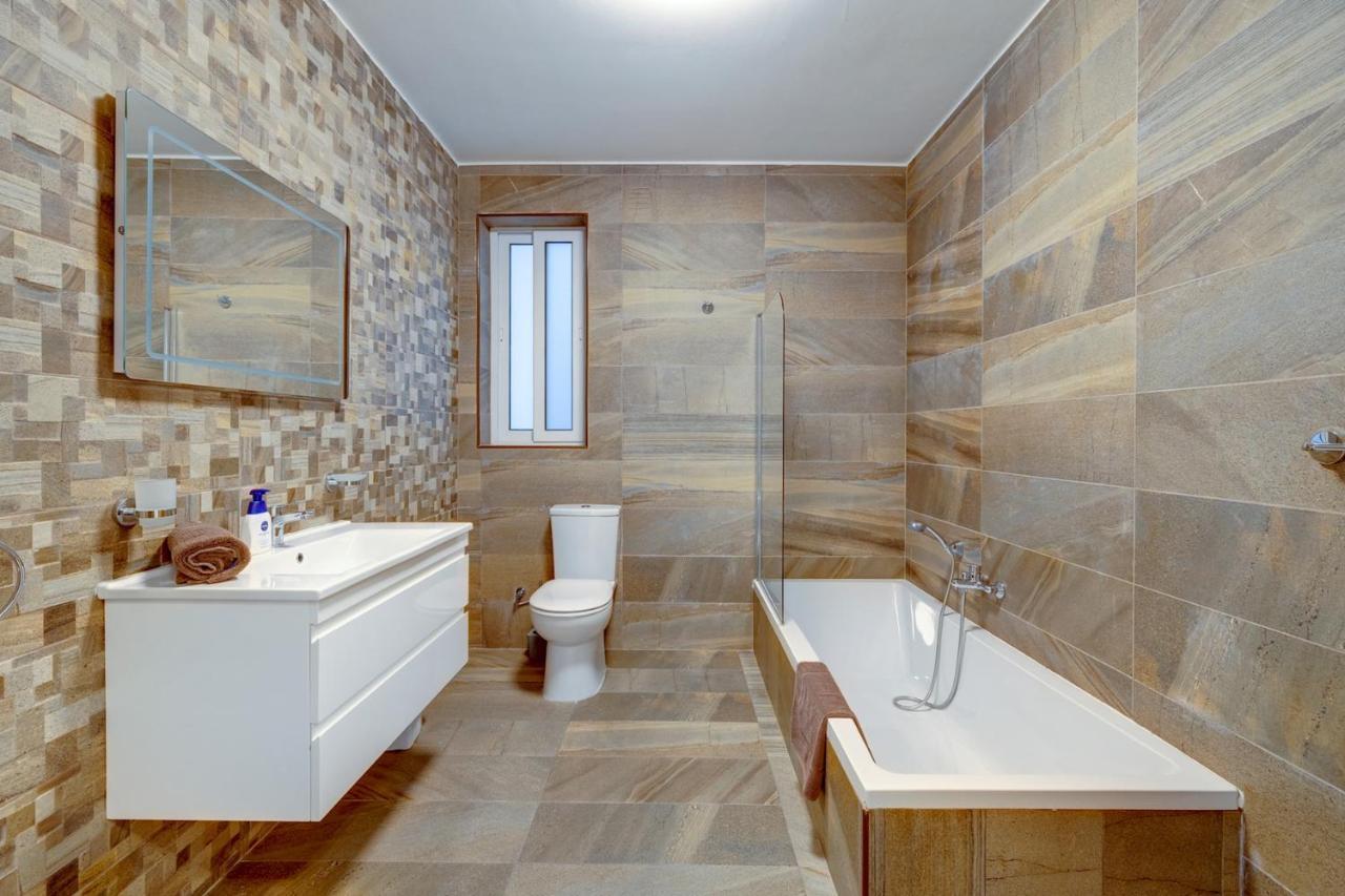 Marvellous 3Br Apartment In Central St Julians Saint Julian's ภายนอก รูปภาพ